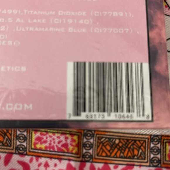 This baby’s got 15 unique shadow shades all in one place. - Picture 5 of 5